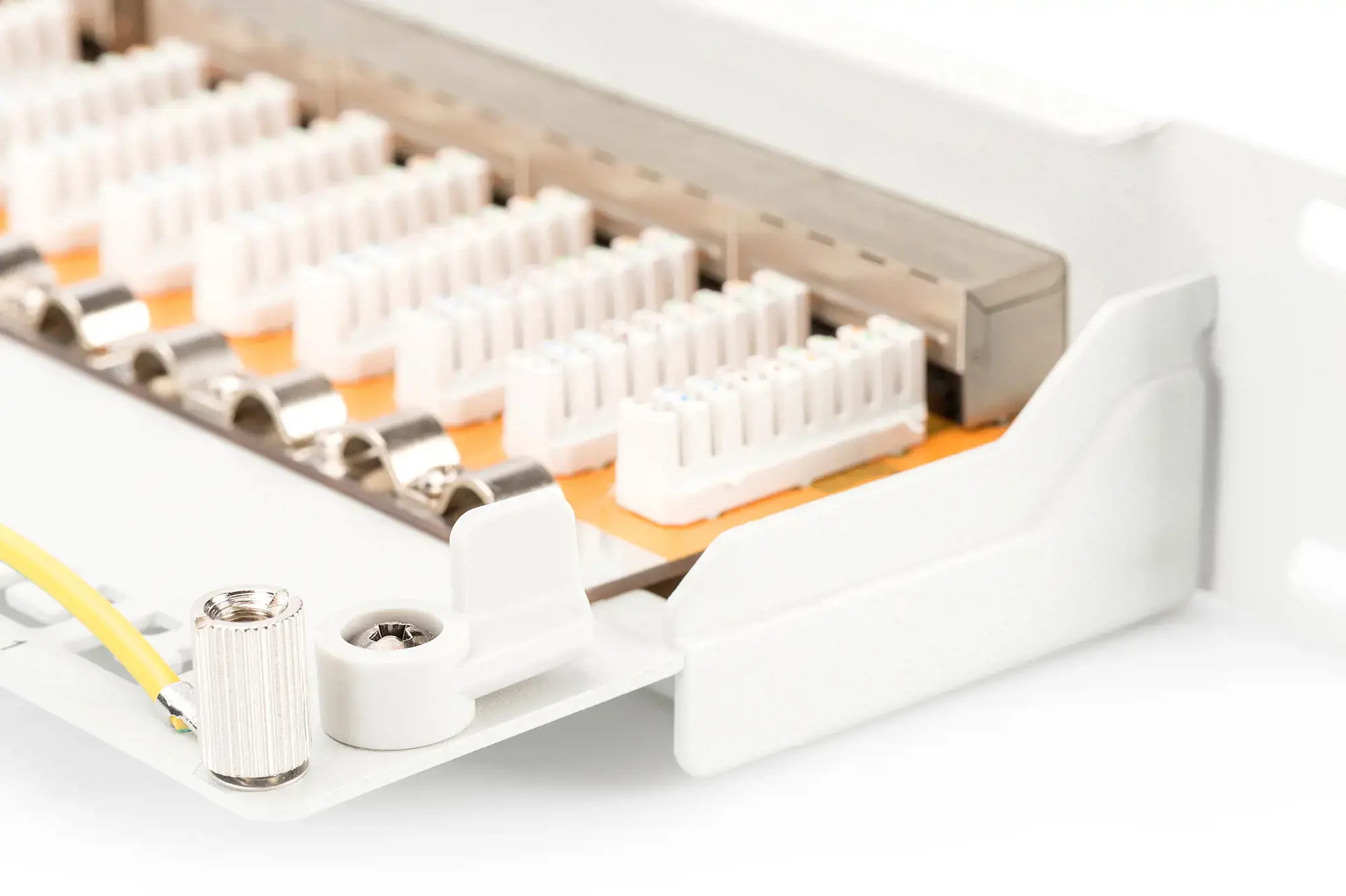 DIGITUS Patch Panel 19inch 24Port Cat6 ekranuotas pilkas RAL7035 kabelių montavimas apie LSA