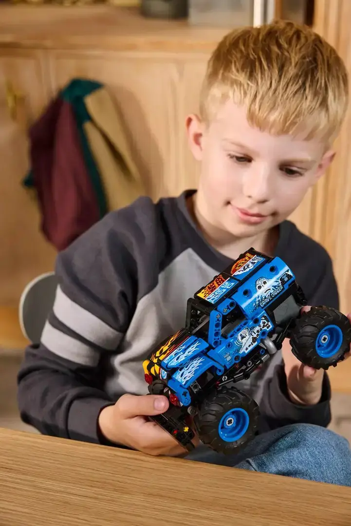 LEGO TECHNIC 42219 Monster Jam Grave Digger Fire and Ice