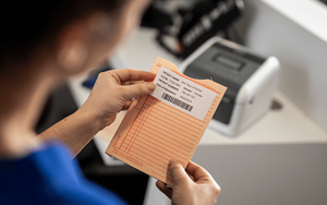 Brother BDE-1J026076-102, balta, lipni spausdintuvo etiketė, iškirpta etiketė, tiesioginio terminio spausdinimo, stačiakampis, Brother TD