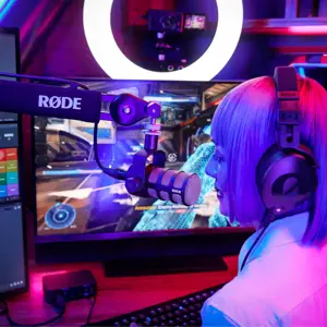 "RØDE PodMic Black" scenos / pasirodymų mikrofonas