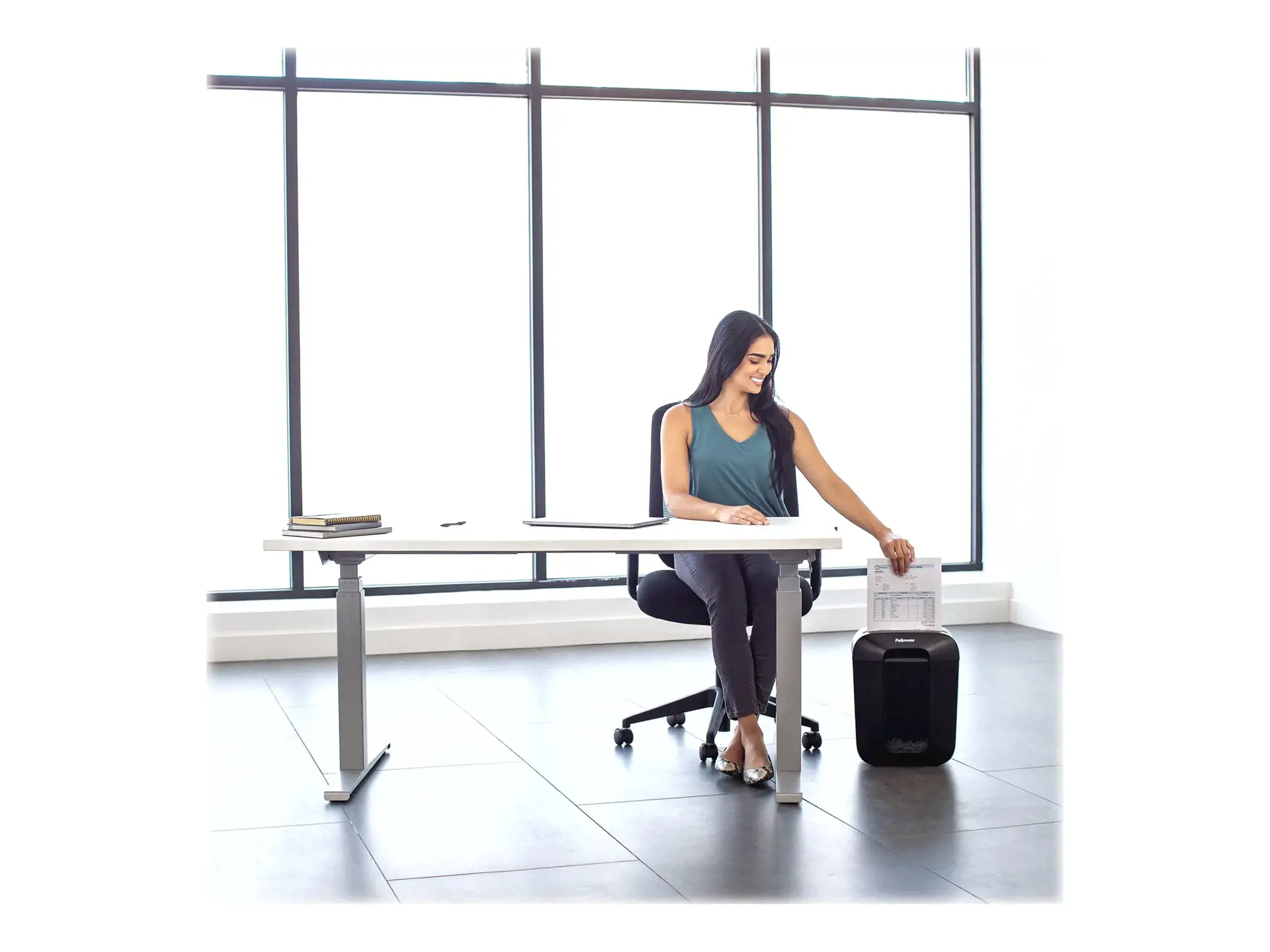 "Fellowes Powershred LX45", kryžminis smulkinimas, 4 x 37 mm, 17 l, mygtukai, 6 min, juoda