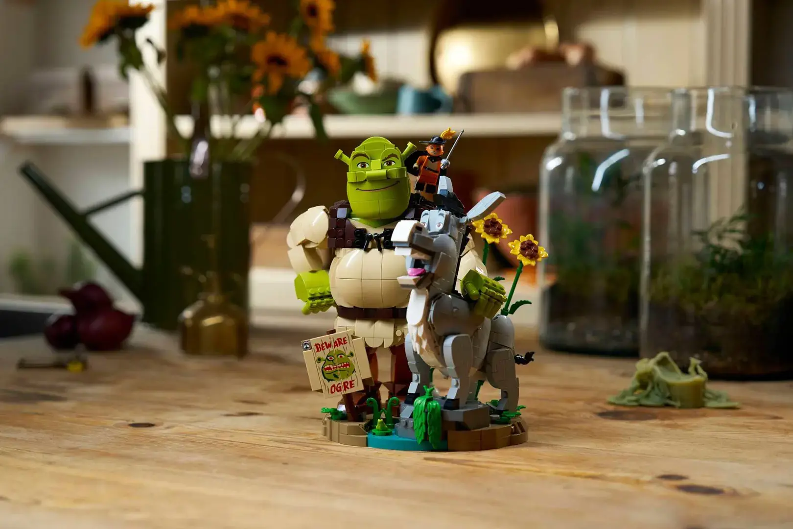 LEGO ICONS 72423 Shrek, Donkey and Puss in Boots