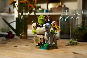 LEGO ICONS 72423 Shrek, Donkey and Puss in Boots