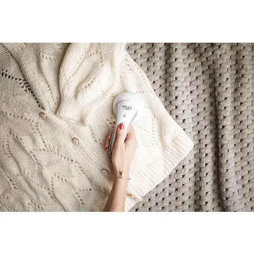 "Adler" pūkelių valytuvas AD 9616, baltas, maitinamas baterijomis