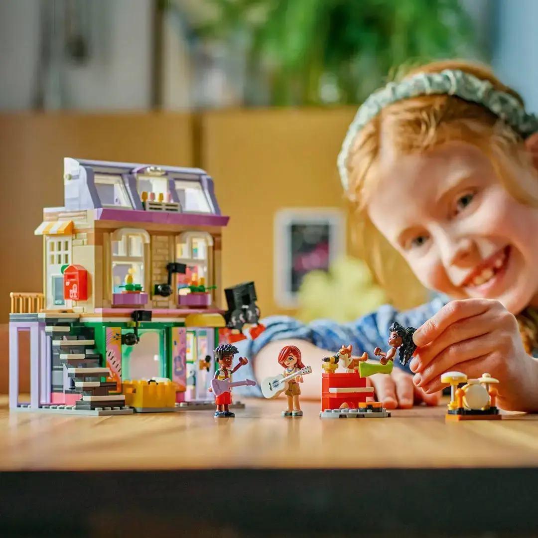 LEGO FRIENDS 42653 Music Store & Apartment