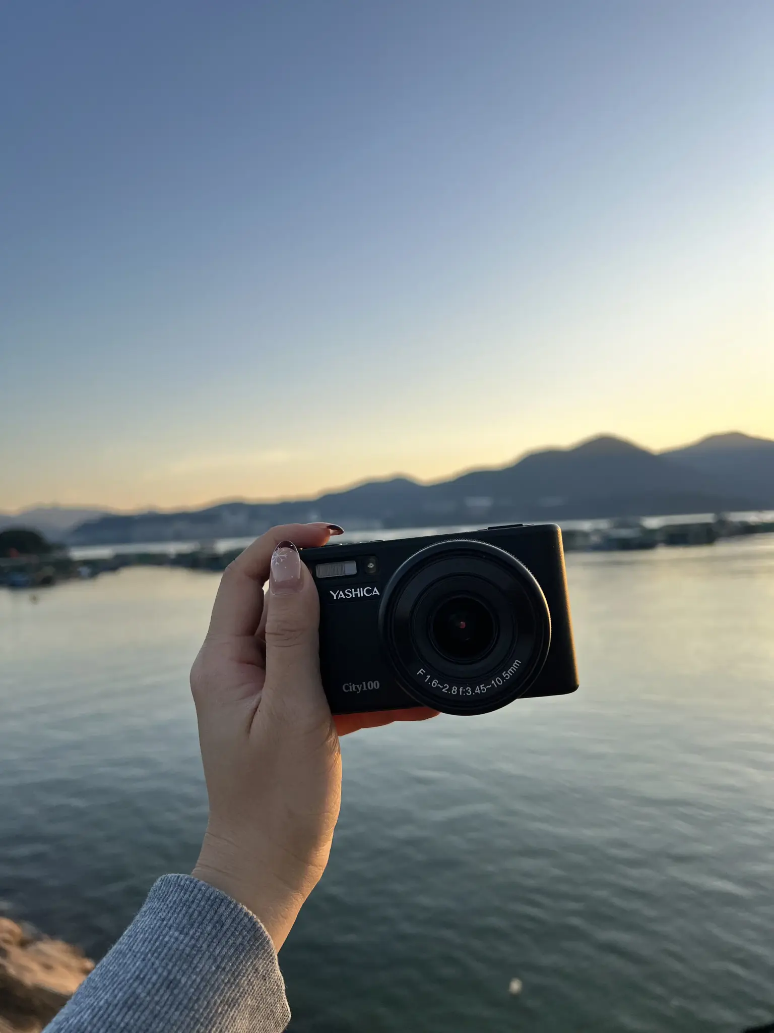 Yashica City 100, black