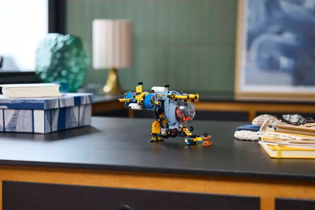 LEGO TECHNIC 42201 Deep Sea Research Submarine