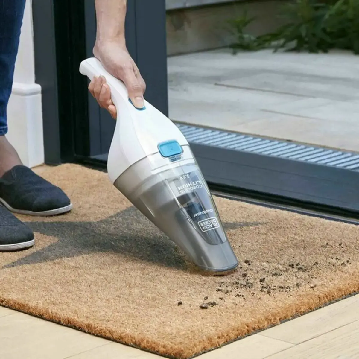 "Black & Decker" NVC115JL rankinis dulkių siurblys pilka, balta be maišelio