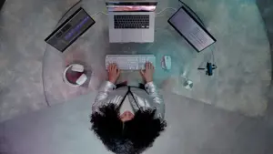 "Logitech MX Keys S", pilno dydžio (100 %), RF belaidis + "Bluetooth", žirklinis klavišų jungiklis, QWERTY, LED, aliuminis, baltas