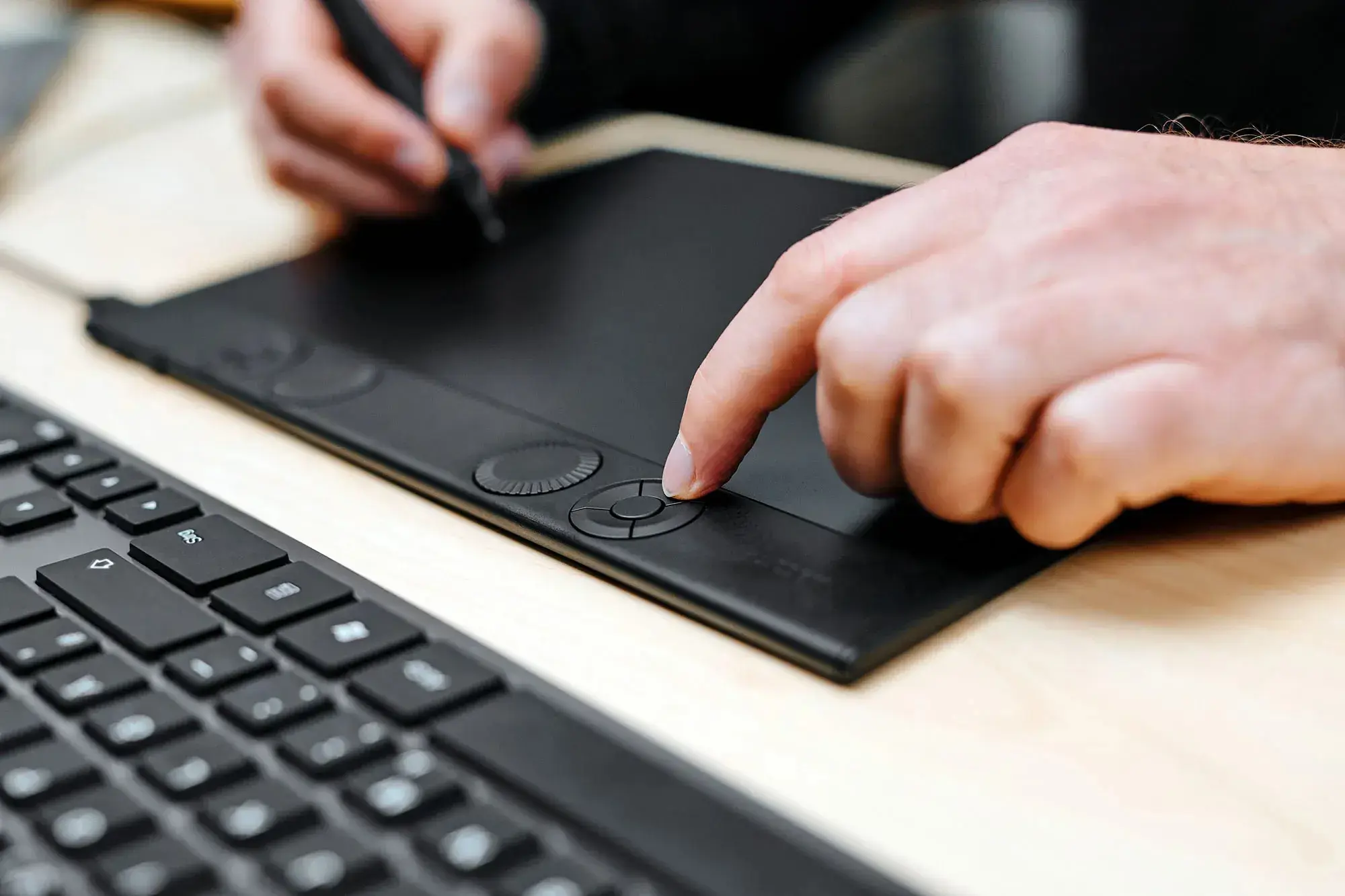 Wacom graphics tablet Intuos Pro M (2025)