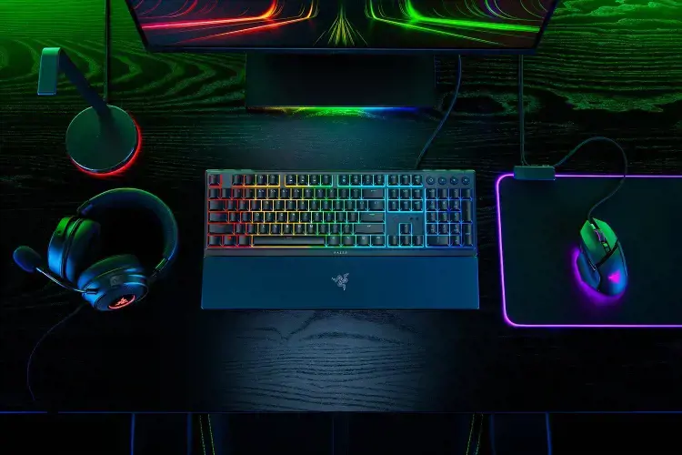 "Razer Ornata V3" žaidimų klaviatūra, RGB LED apšvietimas, JAV, juoda, laidinė, mecha-membrana