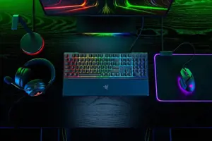 "Razer Ornata V3" žaidimų klaviatūra, RGB LED apšvietimas, JAV, juoda, laidinė, mecha-membrana