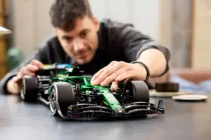 LEGO TECHNIC 42240 Aston Martin Aramco AMR25 F1