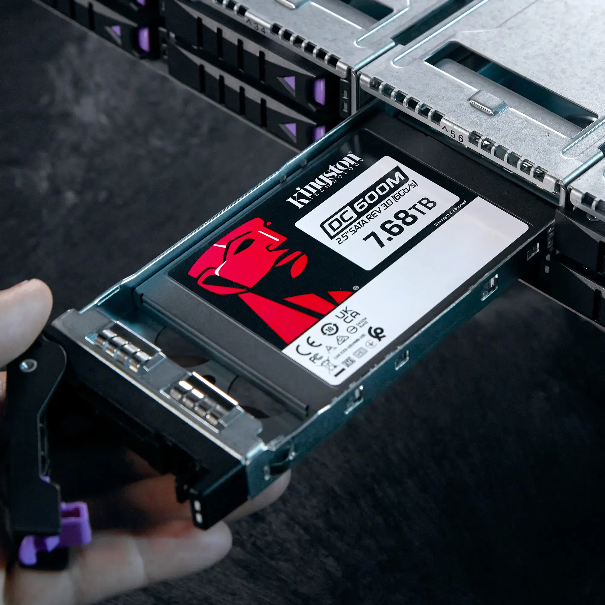KINGSTON 7,68 TB DC600M 2,5 colių SATA3 SSD diskas