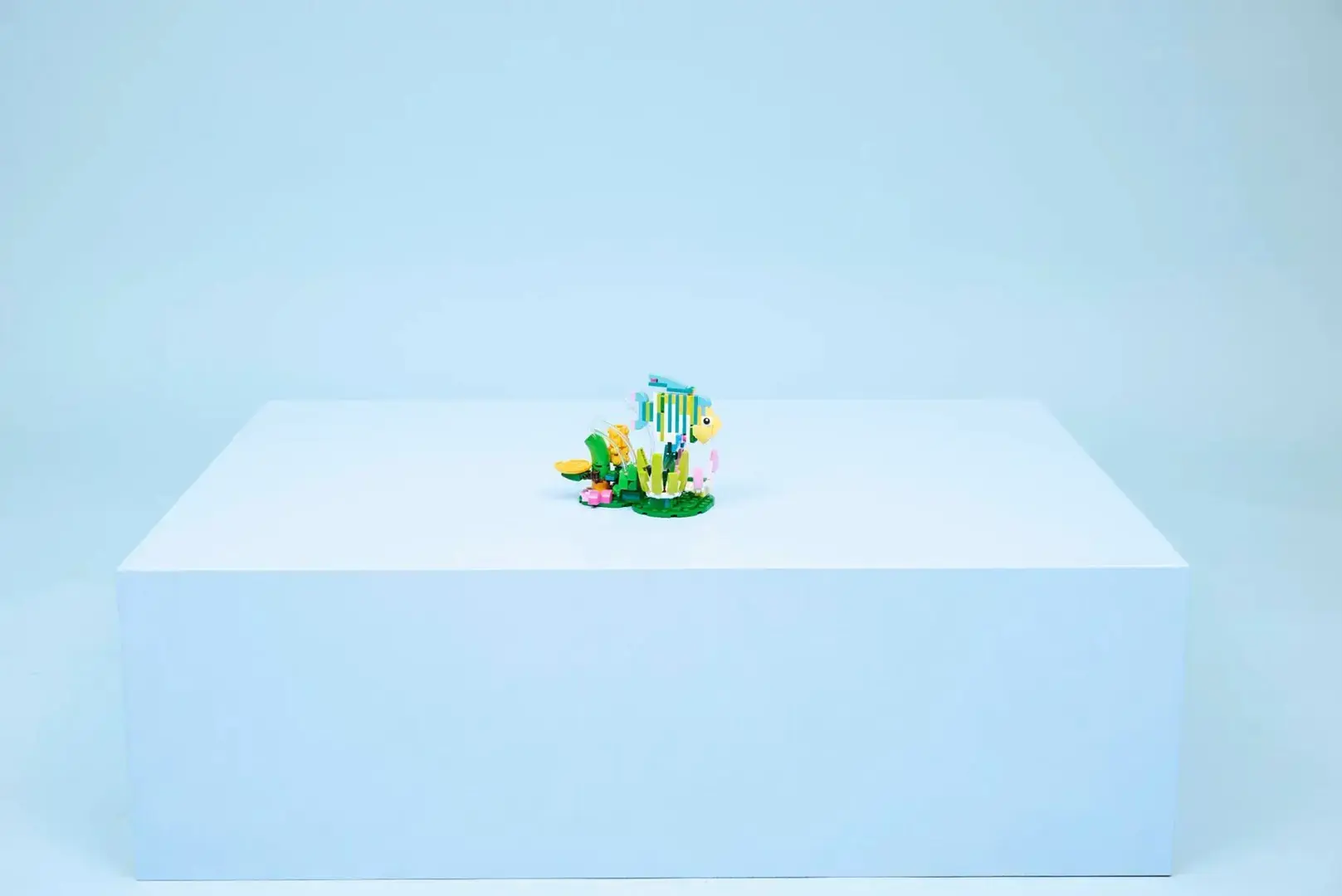 LEGO CREATOR 3 IN 1 31384 Wild Animals: Colorful Hummingbird