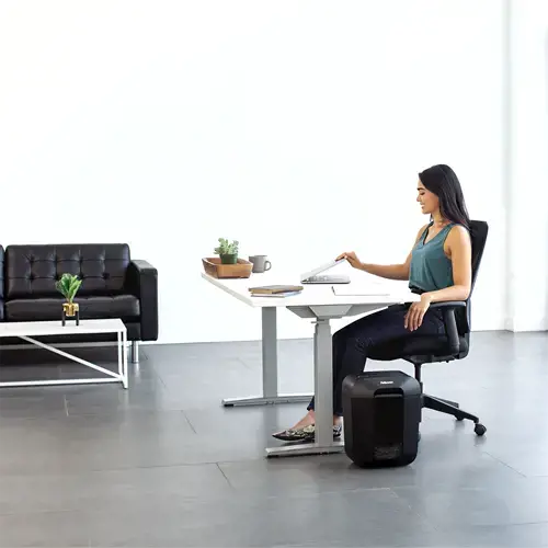 "Fellowes Powershred LX45", kryžminis smulkinimas, 4 x 37 mm, 17 l, mygtukai, 6 min, juoda