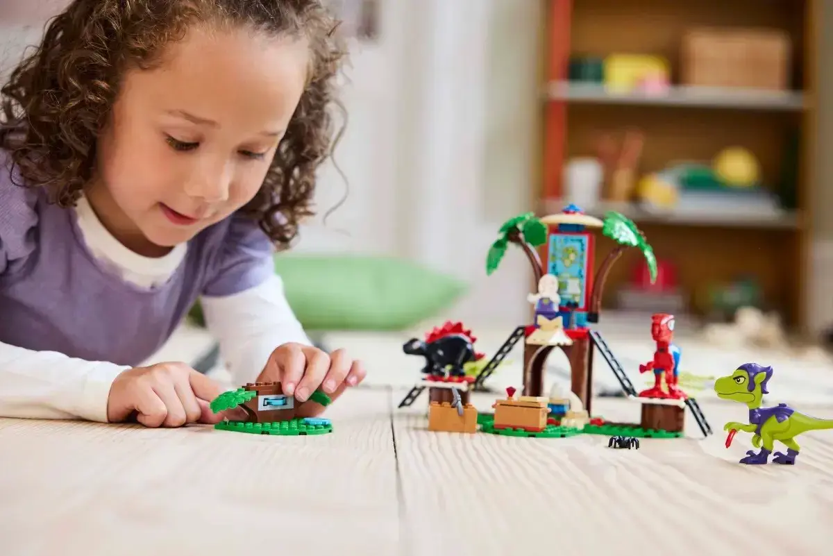 LEGO MARVEL 11200 Spidey and Gobby’s Raptor Battle at Tree House HQ