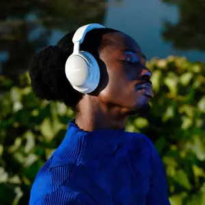 "Bose" belaidės ausinės "QuietComfort Ultra", baltos spalvos