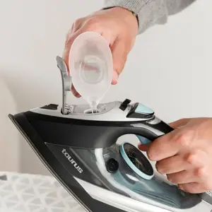 Taurus Geyser Eco Iron 3200 W Black
