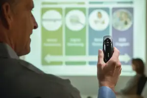 "Kensington Presenter Expert™" belaidis kursoriaus valdymas su žaliuoju lazeriu, RF, USB, 45 m, juodas