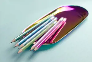 Grafitinių pieštukų rinkinys KORES GRAFITOS STYLE su trintuku, tribriauniai, HB, 6 metalizuotos spalvos