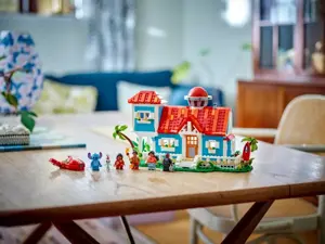 LEGO DISNEY 43268 Lilo and Stitch Beach House