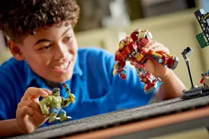 LEGO MARVEL 76343 Epic Battle: Hulkbuster vs. The Hulk
