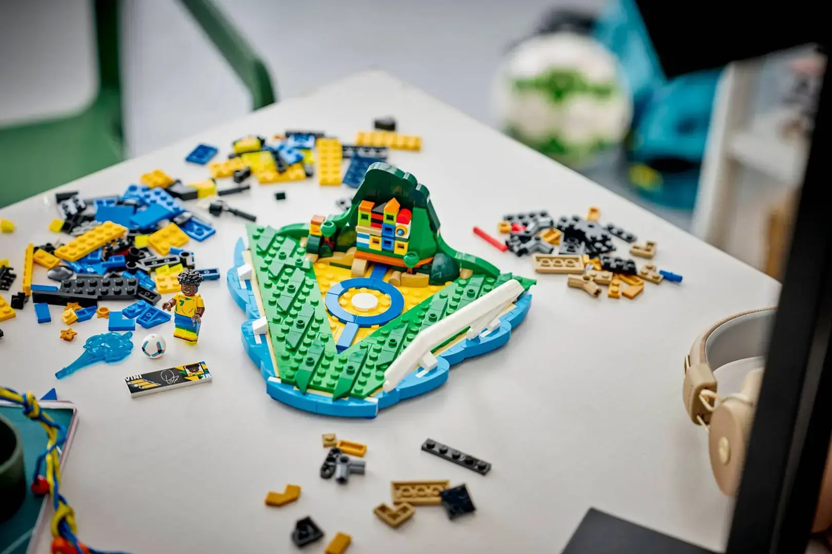 LEGO EDITIONS 43027 Vini Jr. - Football Highlights
