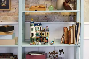 LEGO ICONS 11371 Shopping Street