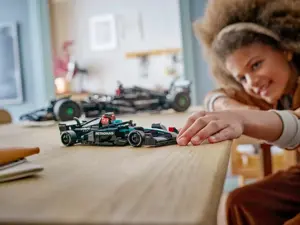 LEGO SPEED CHAMPIONS 77244 Mercedes-AMG F1 W15