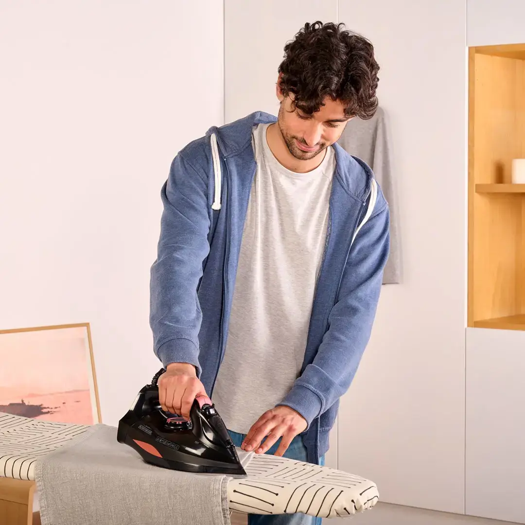 "Black+Decker" BXIR3000E garų lygintuvas (3000 W), juodas