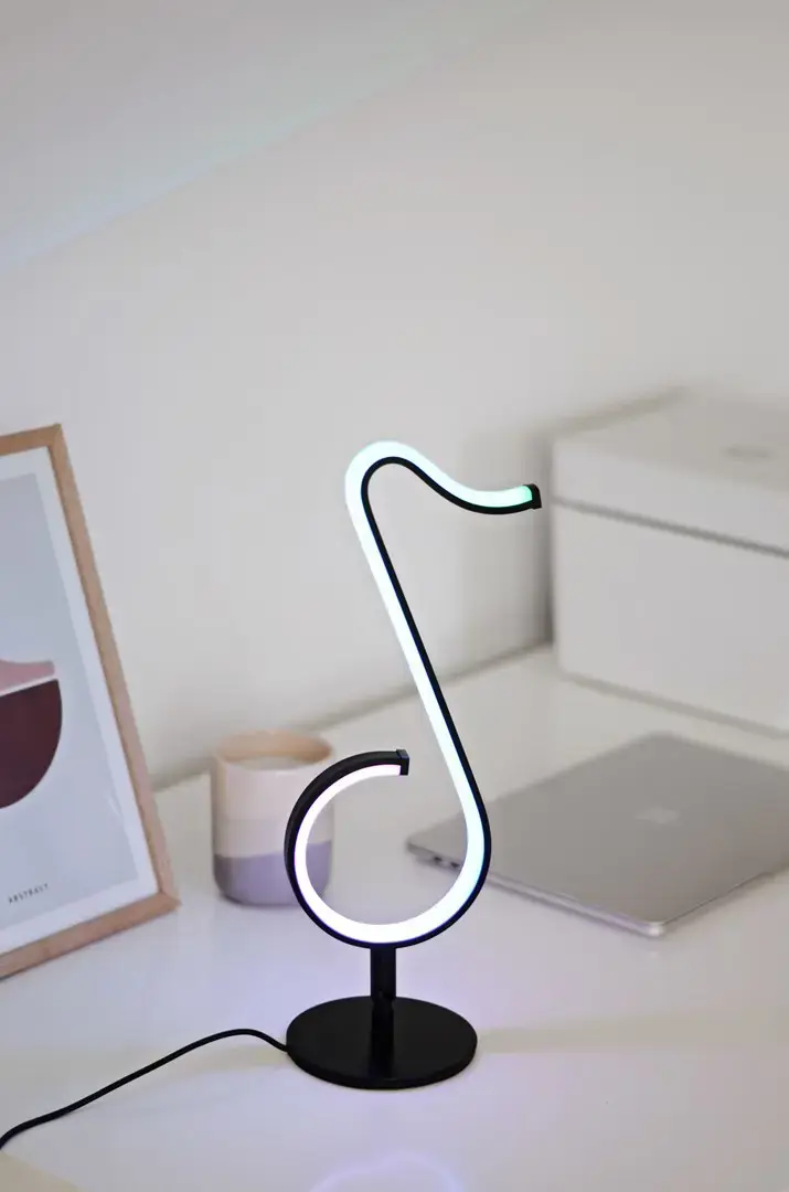 "Activejet MELODY RGB LED muzikinis dekoratyvinis šviestuvas su nuotolinio valdymo pultu ir programėle, "Bluetooth