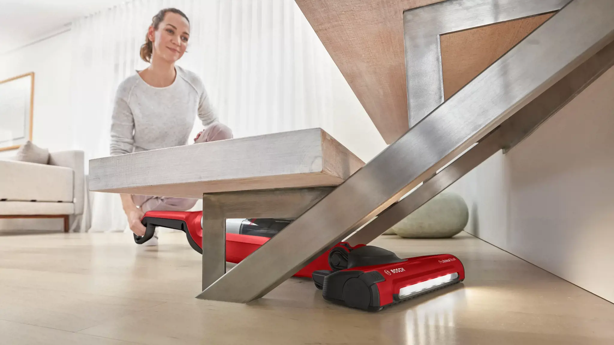 "Bosch Serie 4" BBH3ZOO28, sausas, be maišelio, 0,4 l, 82 dB, juodas, raudonas