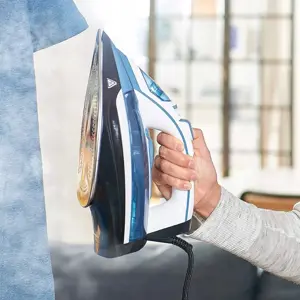 "Black+Decker" BXIR2402E Garinis lygintuvas (2400 W), baltas