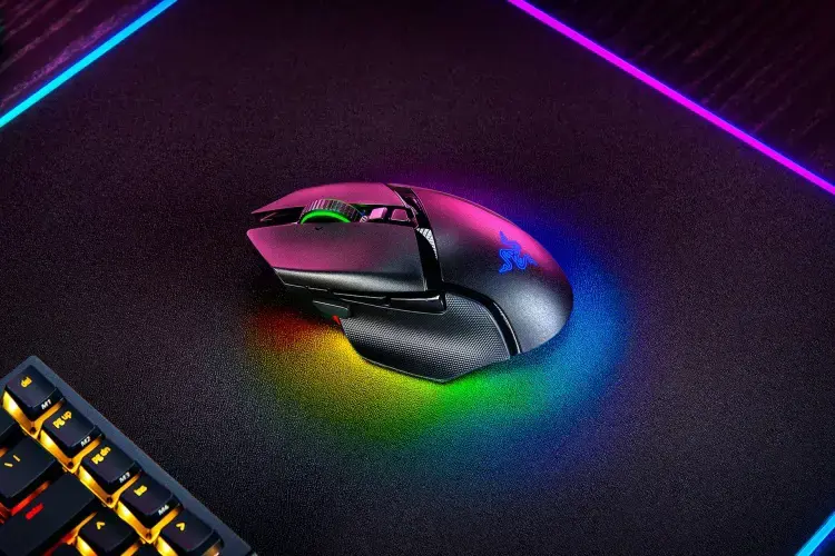 Razer Basilisk V3 Pro 35K Belaidė žaidimų pelė RF Wireless + Bluetooth + USB-A, 35000 DPI, Juoda
