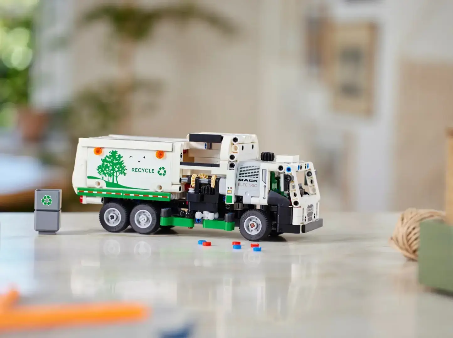 LEGO TECHNIC 42167 MACK LR ELECTRIC GARBAGE TRUCK