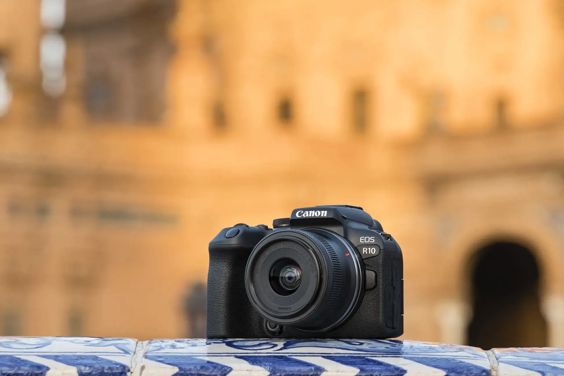 "Canon EOS R10 + RF-S 18-150mm IS STM, 24,2 MP, 6000 x 4000 taškų, CMOS, 4K Ultra HD, jutiklinis ekranas, juoda