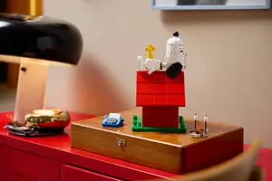 LEGO IDEAS 21368 Peanuts: Snoopy's Doghouse