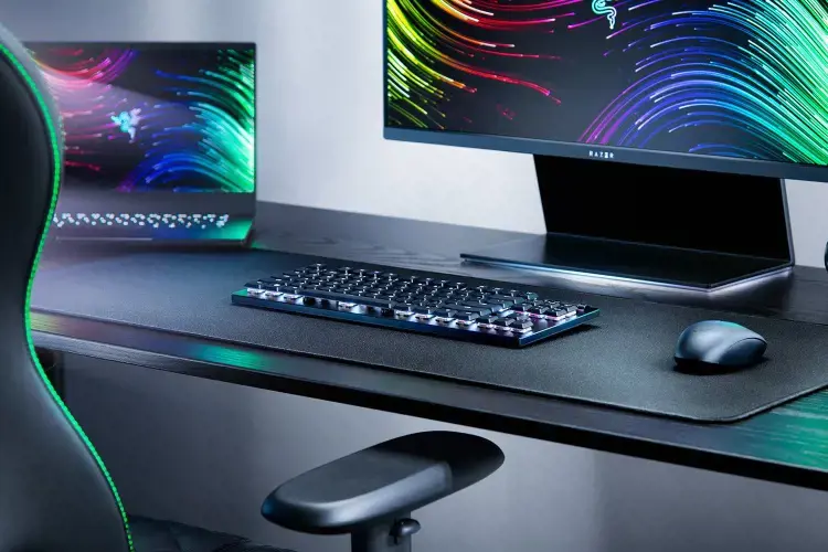 "Razer" žaidimų klaviatūra "Deathstalker V2 Pro Tenkeyless RGB LED light, JAV, belaidė, juoda, optiniai jungikliai (linijiniai)