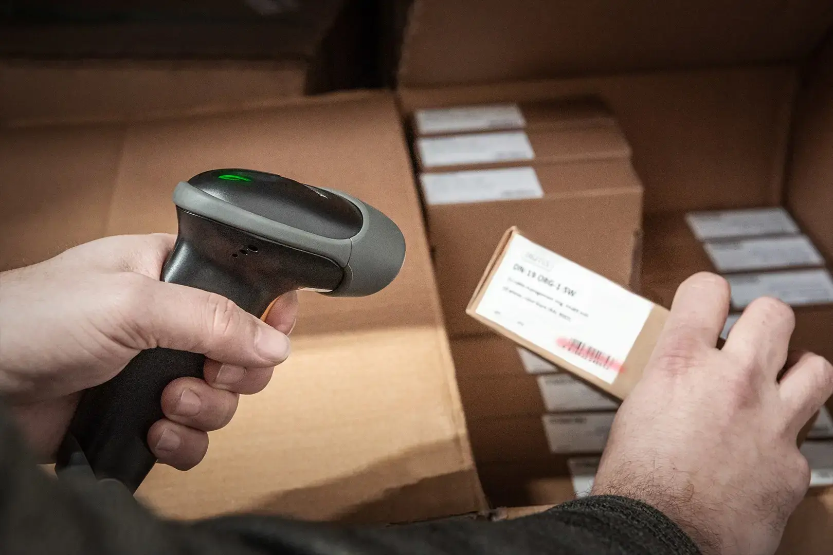 DIGITUS 2D "Bluetooth" brūkšninių kodų skaitytuvas 200 nuskaitymų per sekundę su laikikliu