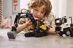 LEGO TECHNIC 42175 Volvo FMX Truck & EC230 Electric Excavat