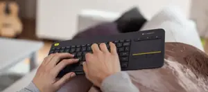 LOGITECH belaidė jutiklinė klaviatūra K400 Plus - INT BLACK