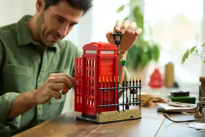 LEGO IDEAS 21347 Red London Telephone Box