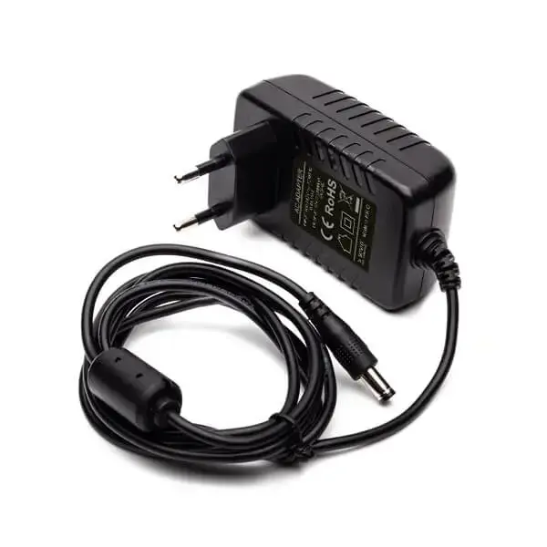 SAVIO AK-39 USB 3.0 - SATA III adapteris 3,5"/2,5" diskams su maitinimo šaltiniu Juodas