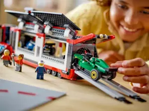 LEGO CITY 60445 F1 - Truck with RB20 & AMR24 F1 Cars