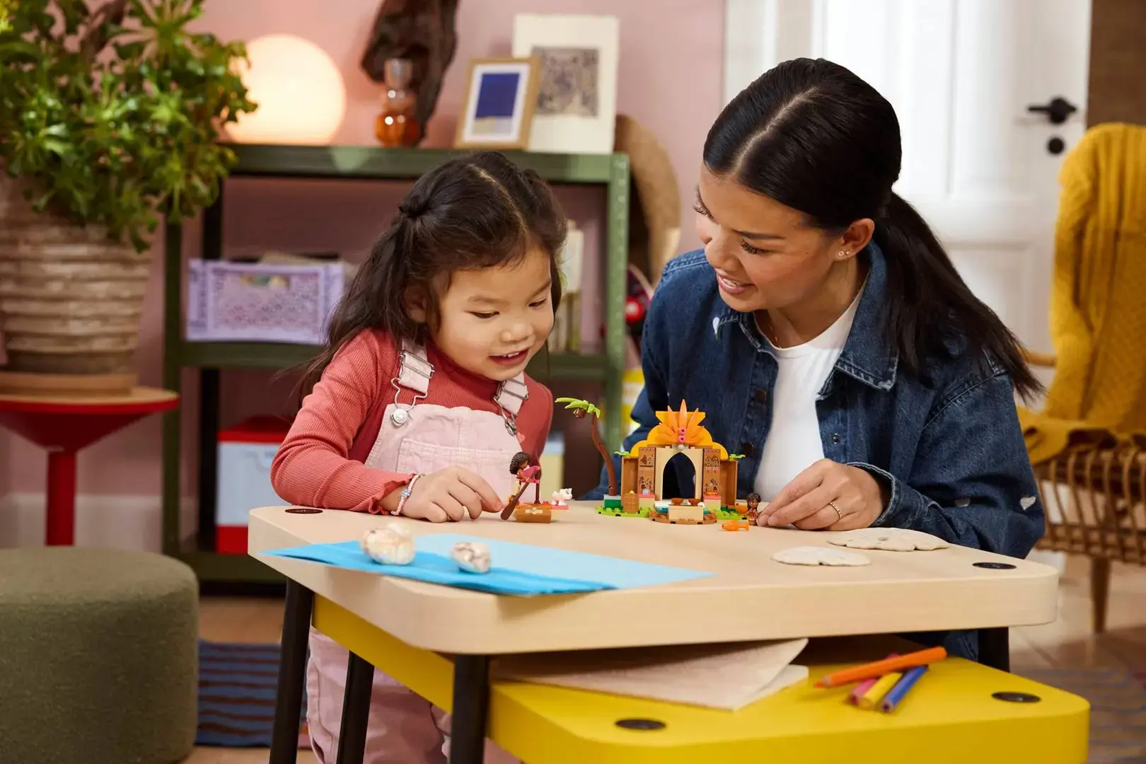 LEGO DISNEY 43282 Village House and Boat