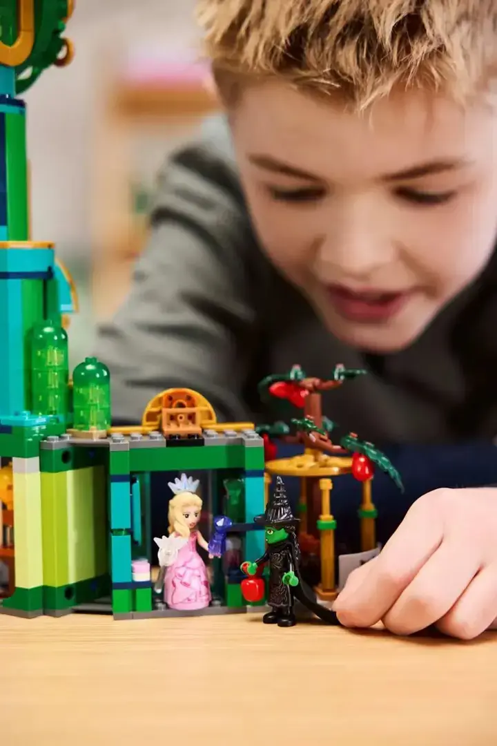 LEGO WICKED 75684 Welcome to Emerald City