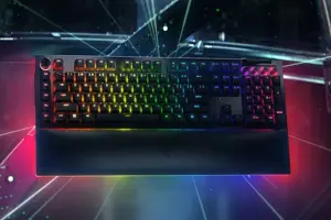 "Razer BlackWidow V4 Pro" mechaninė žaidimų klaviatūra su RGB LED apšvietimu, JAV, laidinė, juoda, geltoni jungikliai, skaičių klaviatūra