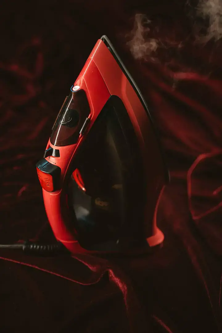 "Mesko Iron MS 5031" garų lygintuvas, 2400 W, nuolatinis garas 40 g/min, garų stiprinimo našumas 70 g/min, raudonos/juodos spalvos