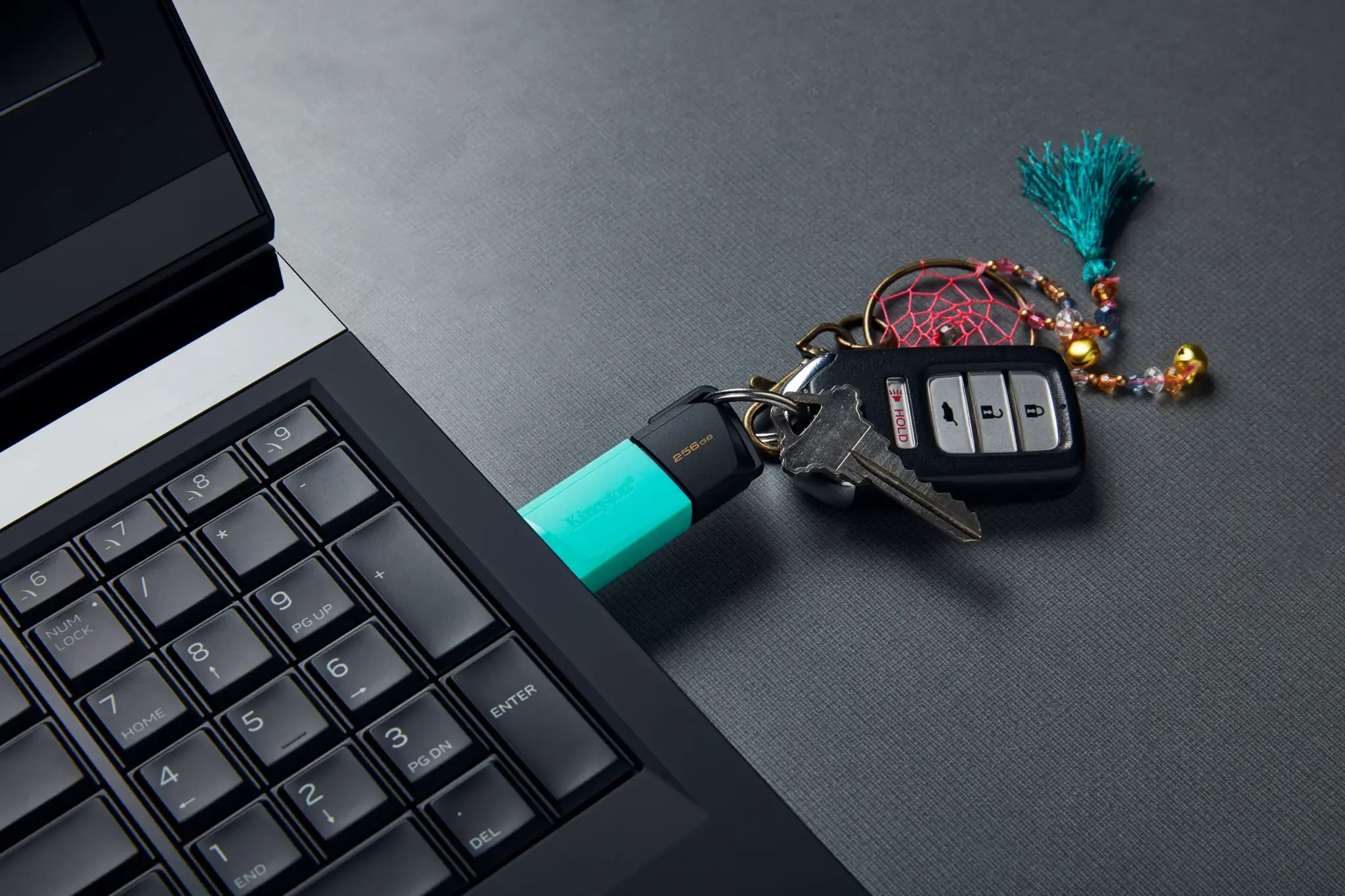 "Kingston" 256GB "DataTraveler Exodia M" USB slankmačio dangtelis USB 3.2 Gen2, turkio spalvos